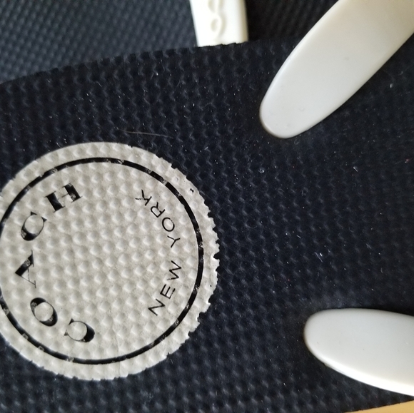 Designers Bundle of flip flops - Picture 5 of 9